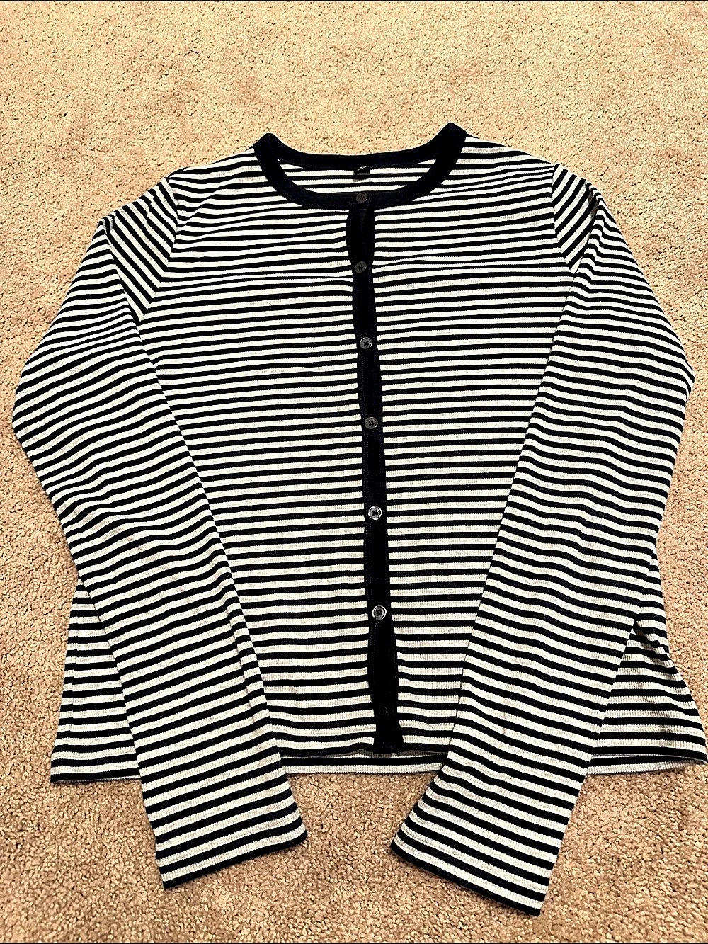 Uniqlo Medium Striped Cardigan in Navy & White stripe Size Medium